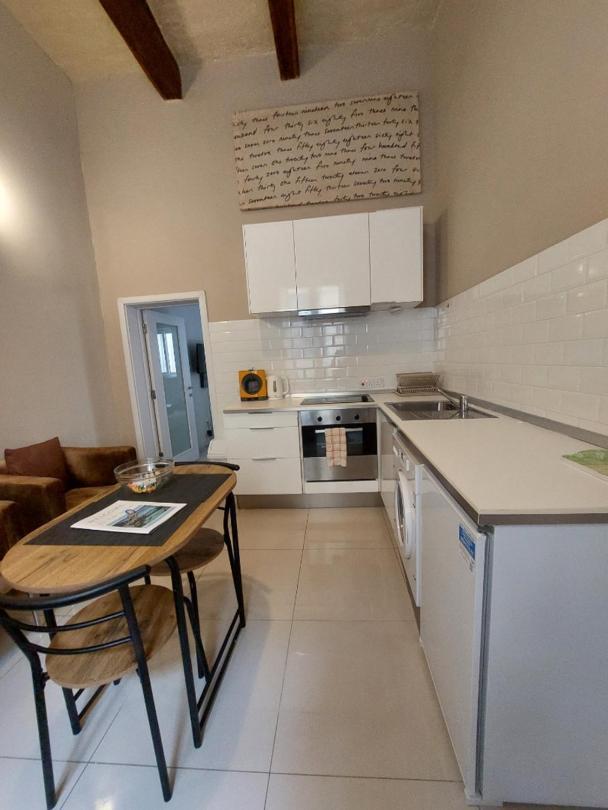 Central & Cozy - 1 Bedroom Apartment La Valeta Exterior foto